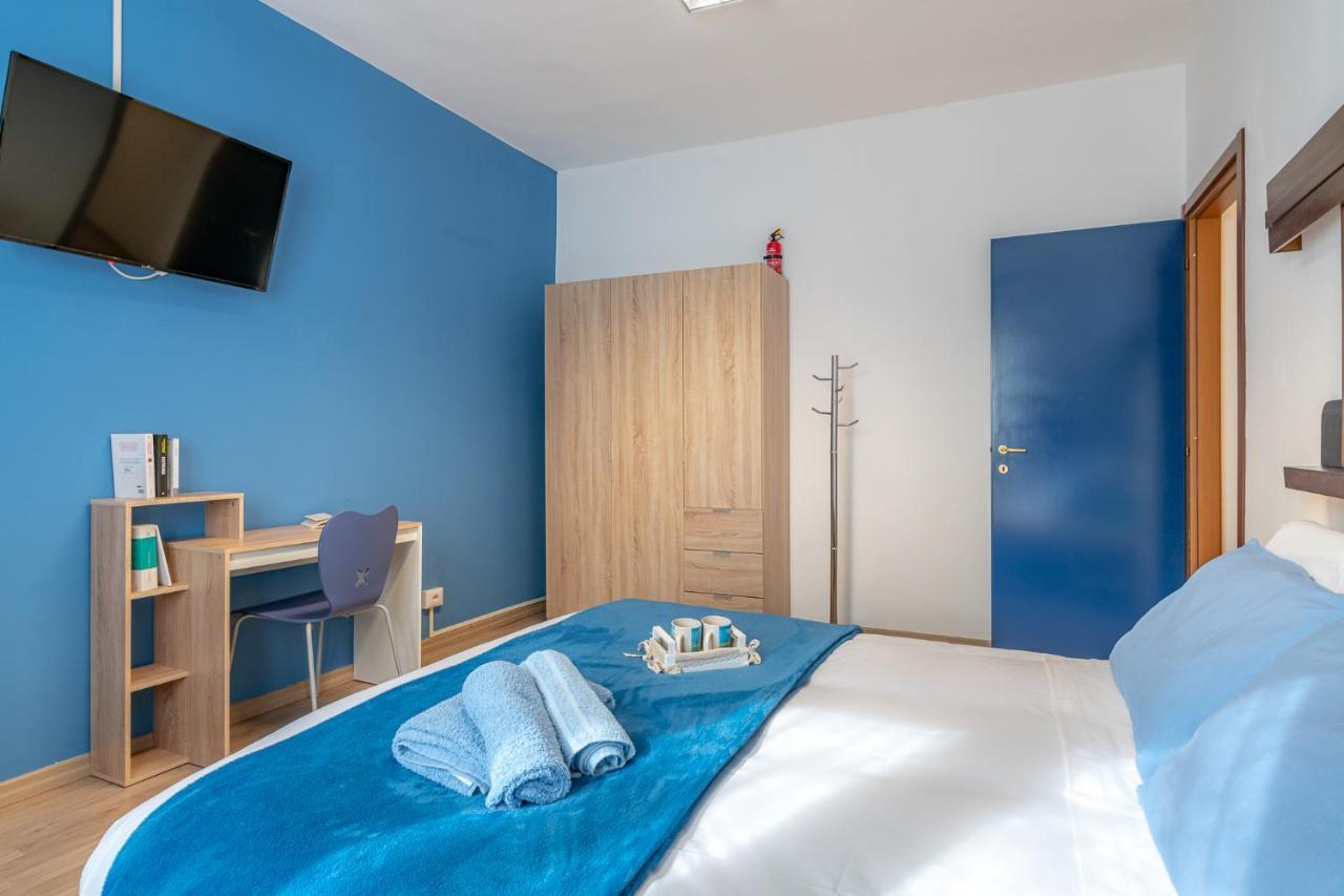 Bilocale Blue Relax Leilighet Erba Eksteriør bilde