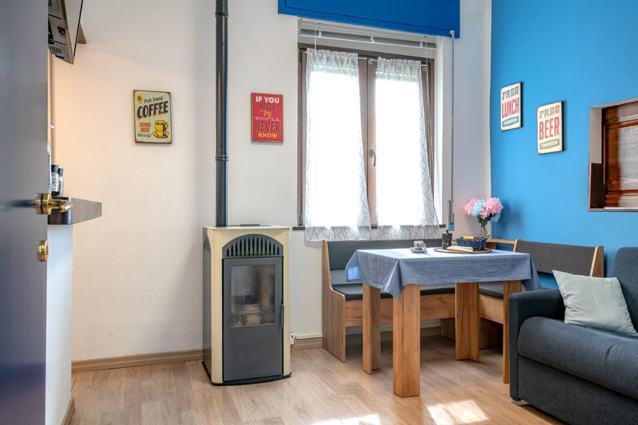 Bilocale Blue Relax Leilighet Erba Eksteriør bilde