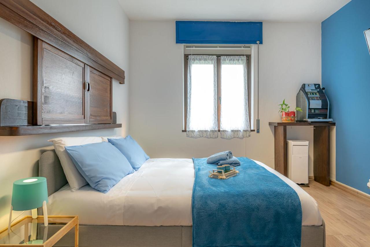 Bilocale Blue Relax Leilighet Erba Eksteriør bilde