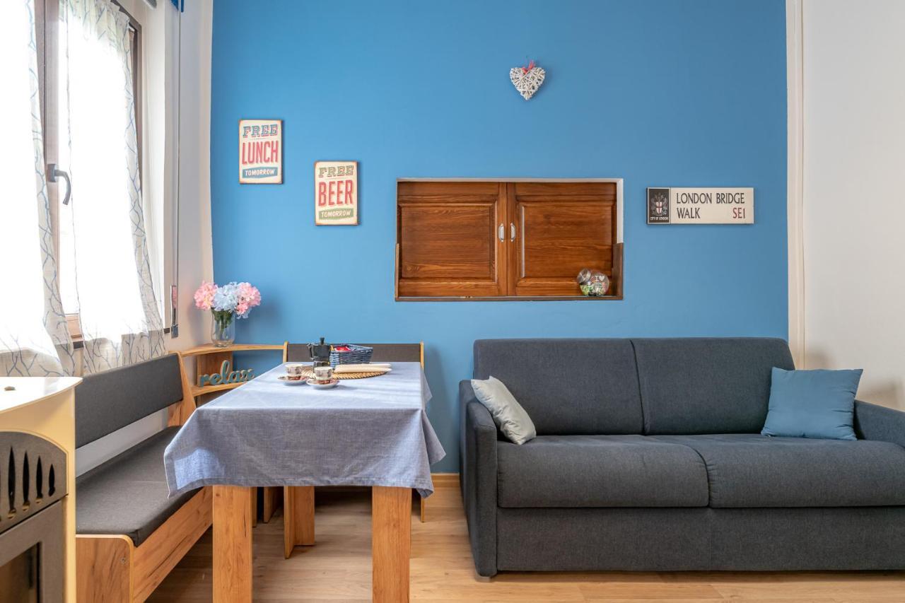 Bilocale Blue Relax Leilighet Erba Eksteriør bilde