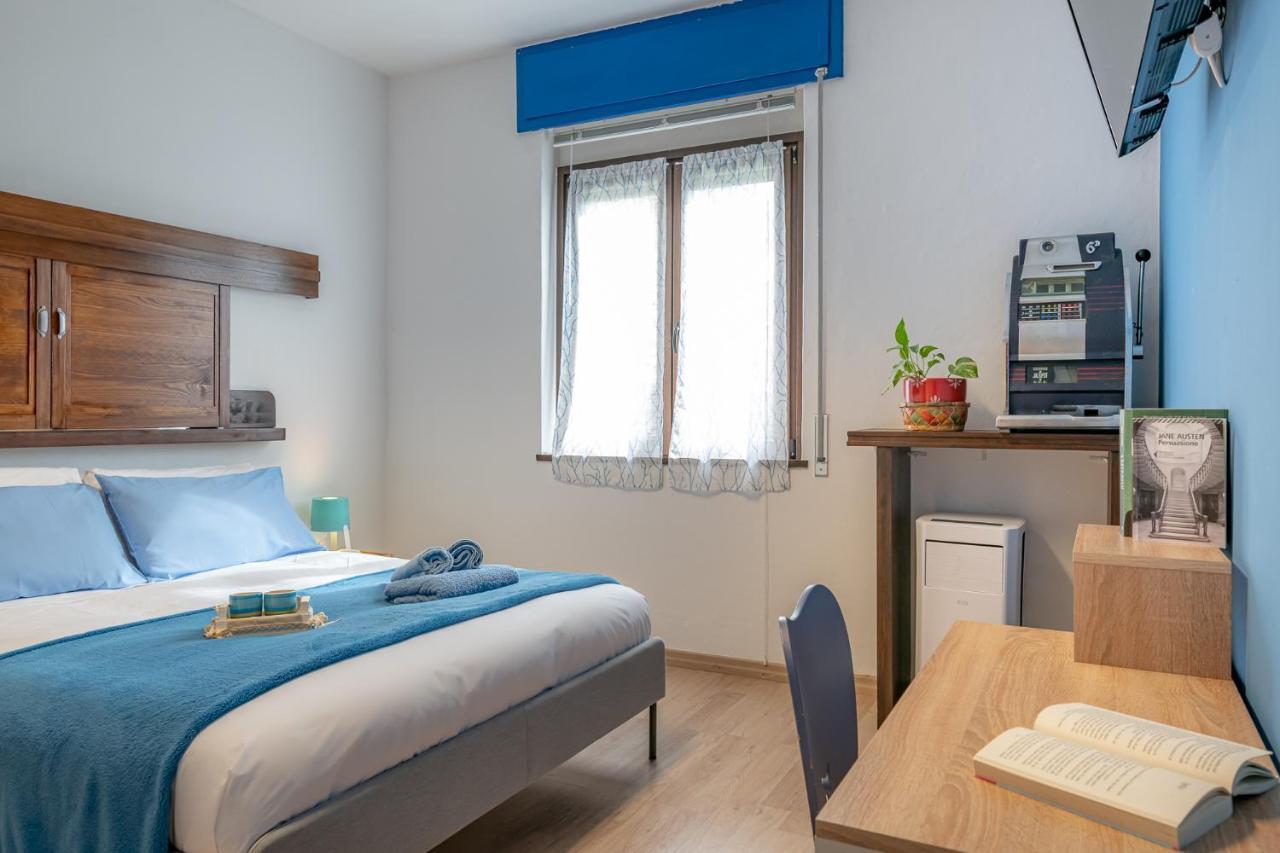 Bilocale Blue Relax Leilighet Erba Eksteriør bilde